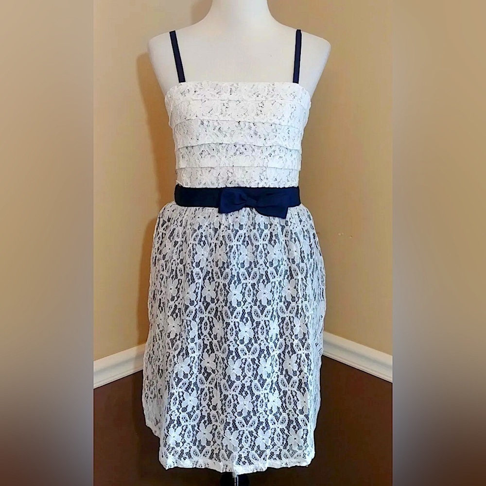 Tiered Dress White Lace Navy Blue Accents & Bow ModCloth Coquette Mod Size Small